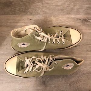 Converse ( chuck taylors)